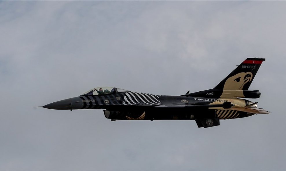 Turski F-16