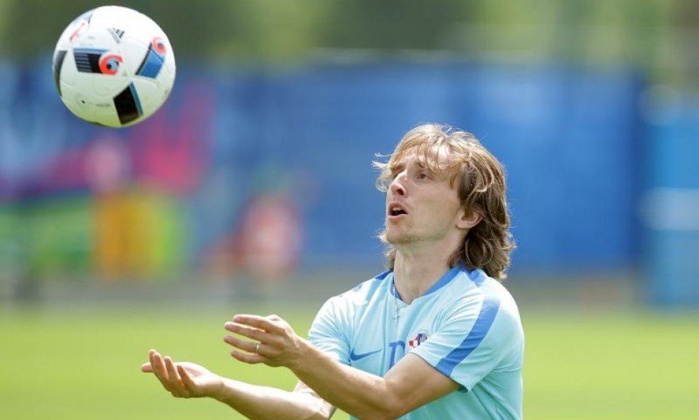 Luka Modrić (2)