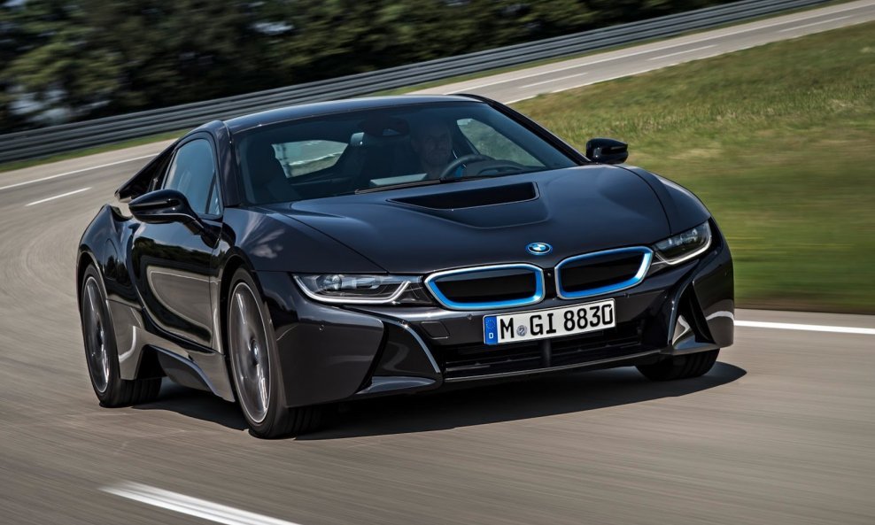 2014-BMW-i8-32[2]