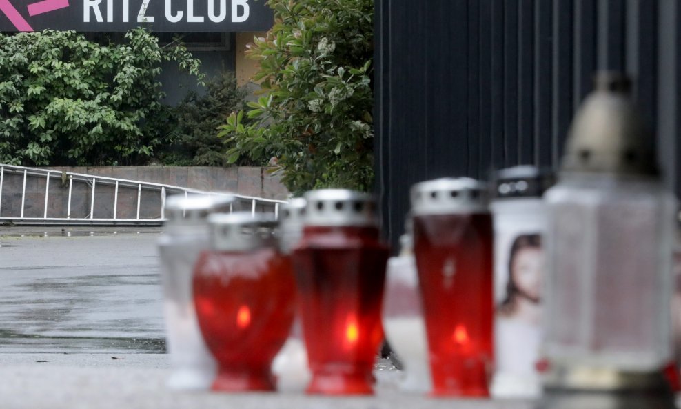 Lampioni ispred noćnog kluba Ritz u kojemu se dogodilo ubojstvo Tomislava Sablje
