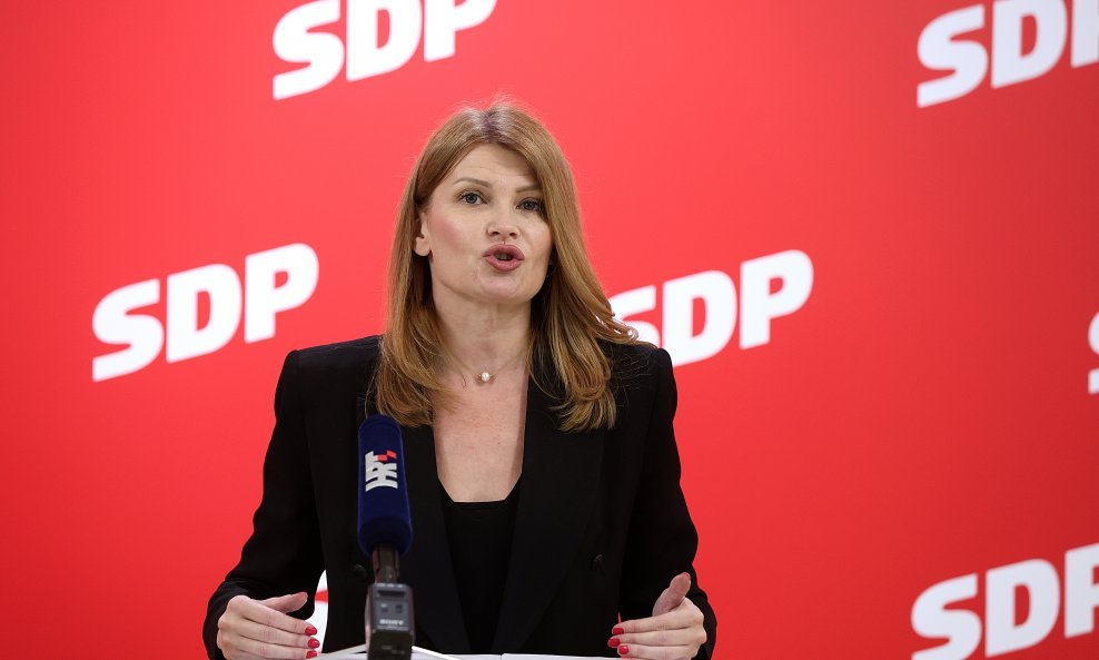 Sabina Glasovac, potpredsjednica SDP-a na konferenciji za novinare
