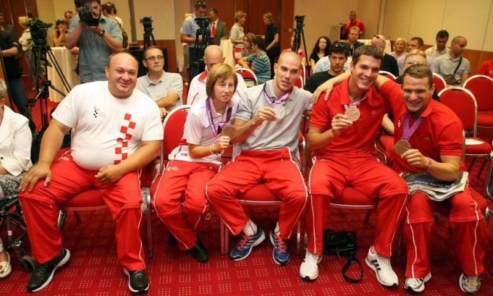 Osvajači medalja Branimir Budetić, Mihovil Španja, Mikela Ristovski, Zoran Talić i Darko Kralj