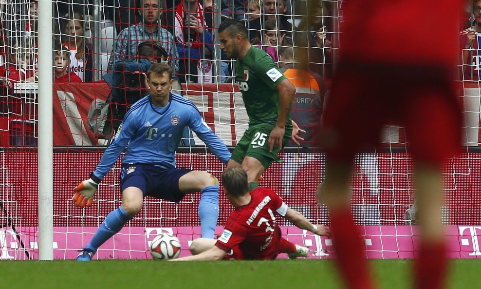 Raul Bobadilla Manuel Neuer Augsburg Bayern