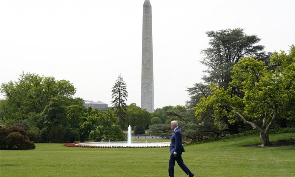 Joe Biden na travnjaku Bijele kuće