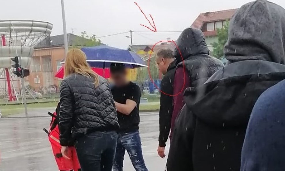 Policija traži pomoć građana u prepoznavanju muškarca s fotografija