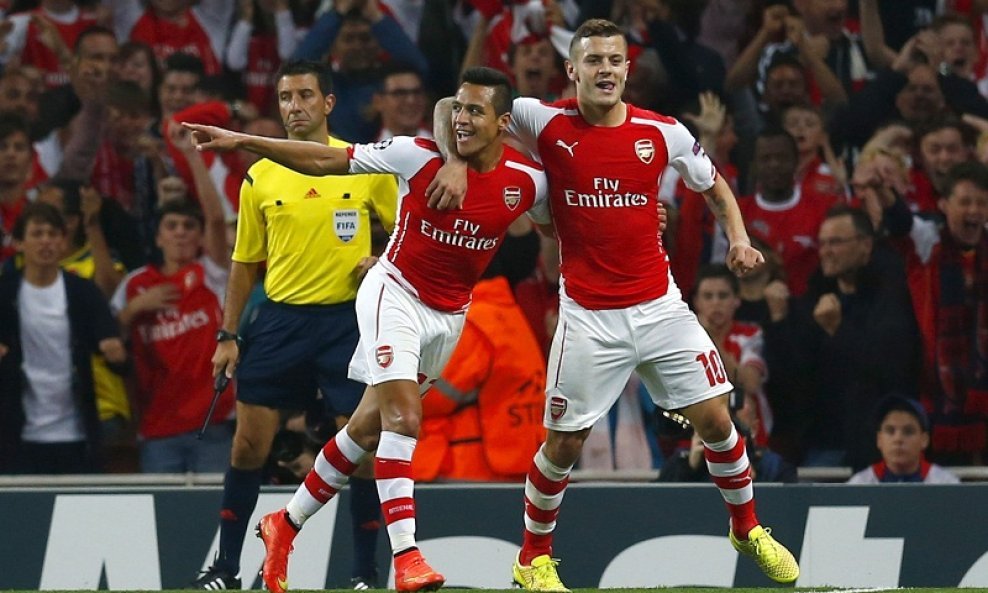 Alexis Sanchez (L) i Jack Wilshere