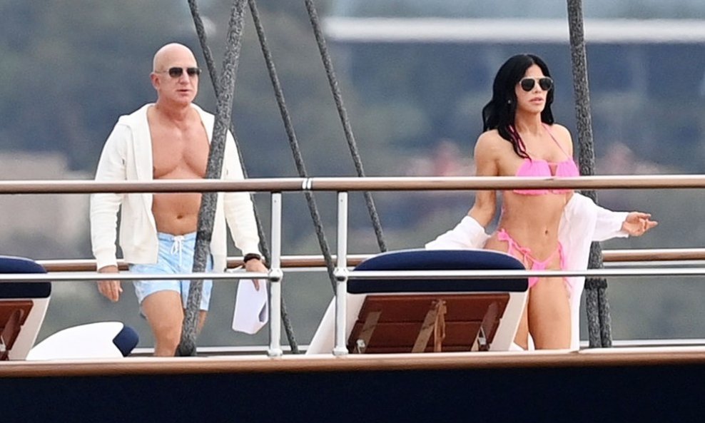 Jeff Bezos i Lauren Sanchez uživaju na jahti