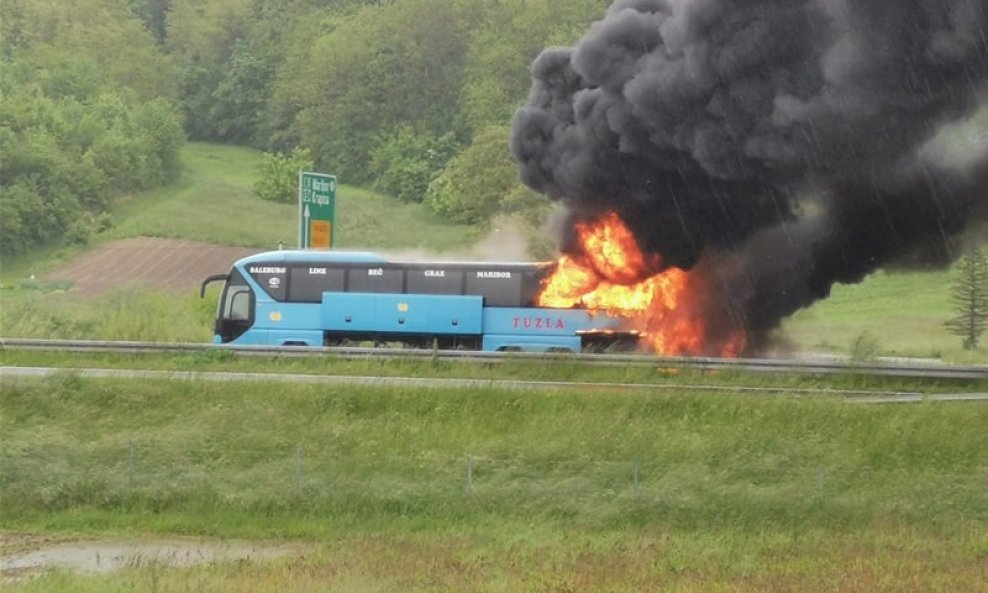 Zapalio se autobus na A2 kod Svetog Križa Začretja