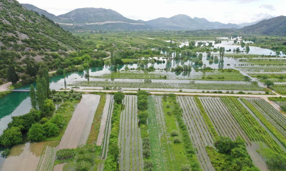 Potopljena vrgoračka polja