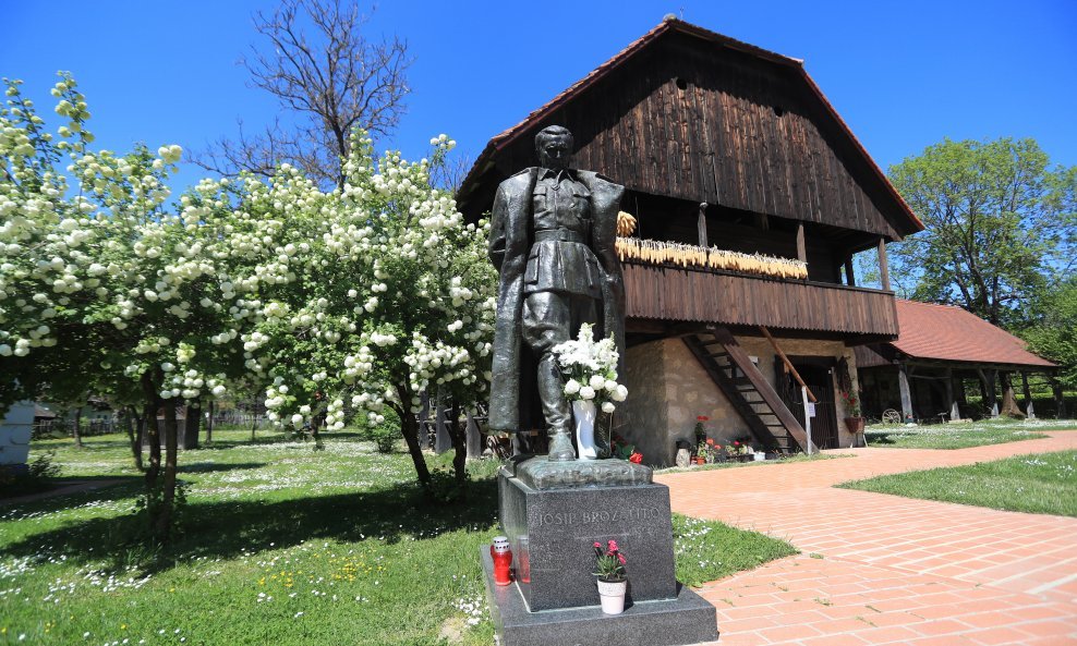 Spomenik Josipu Brozu Titu u Kumrovcu, ilustracija