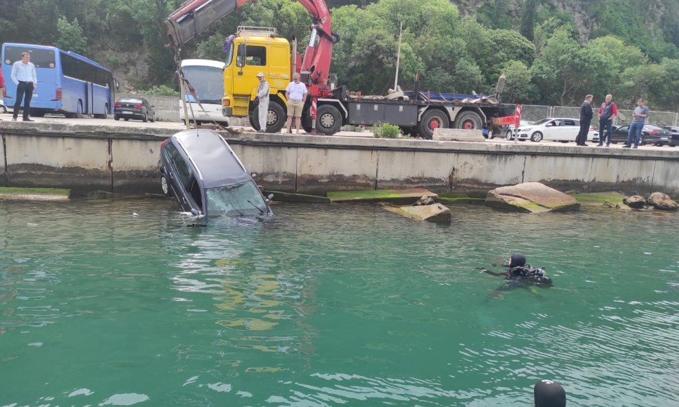 Auto završio u moru kod Dubrovnika