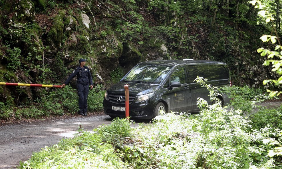 Završen očevid na mjestu pada aviona na Maloj Kapeli