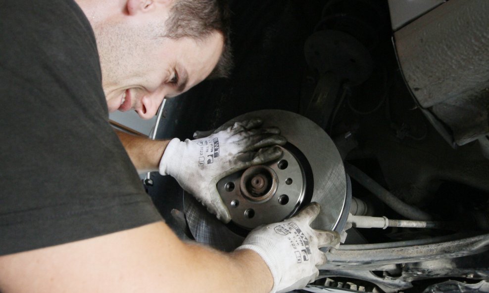 Auto servis - ilustracija