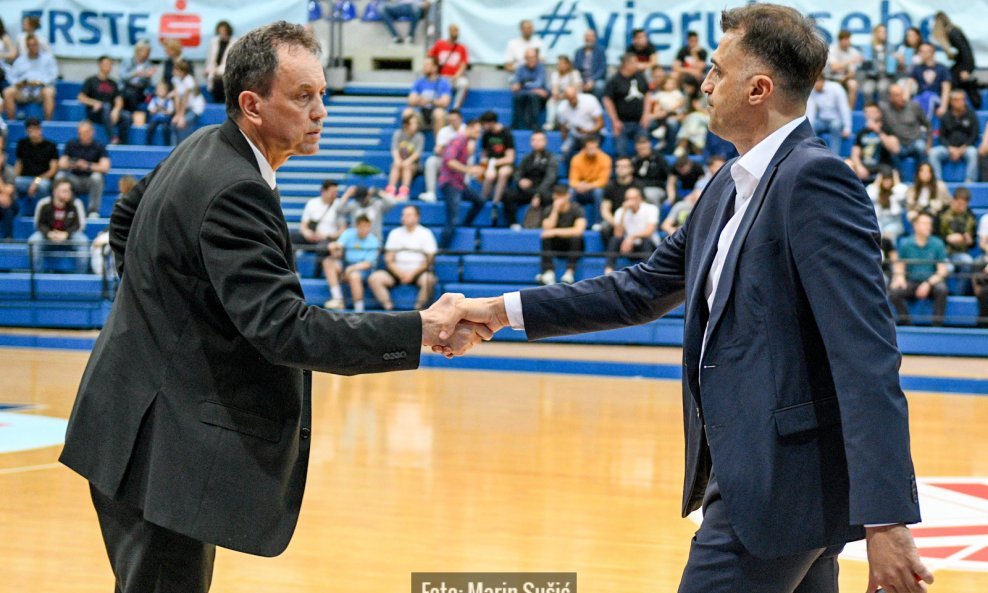 Danijel Jusup  (KK Zadar) i Josip Sesar (KK Cibona)