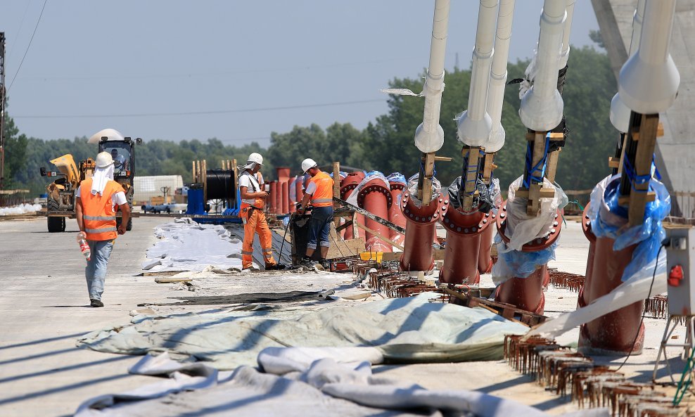 Gradnja mosta i autoceste Beli Manastir-Osijek-Svilaj