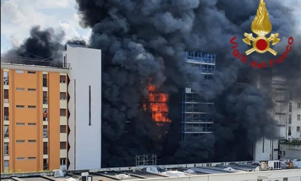 Požar u stambenoj zgradi u Rimu