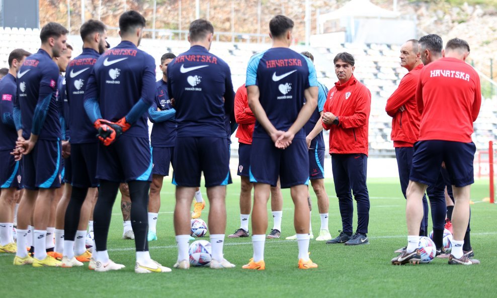 Izbornik Zlatko Dalić i reprezentativci na pripremama u Rijeci