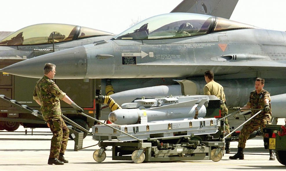 Lovac F 16 - ilustracija