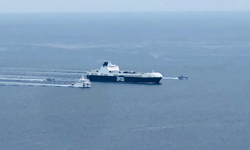 Galata Seaways u pratnji policije