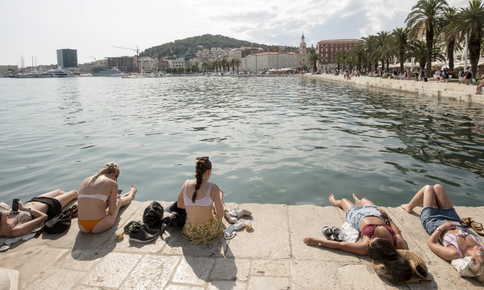 Spavanje u parkovima i na plažama u staroj gradskoj jezgri također je kažnjivo (ilustrativna fotografija)