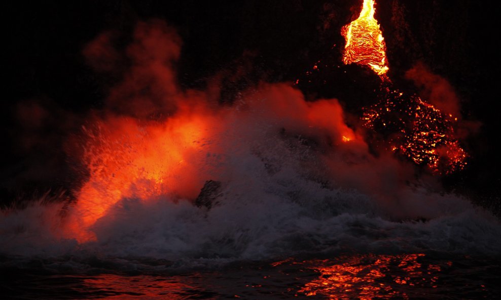 Erupcija vulkana Kalapana (2)