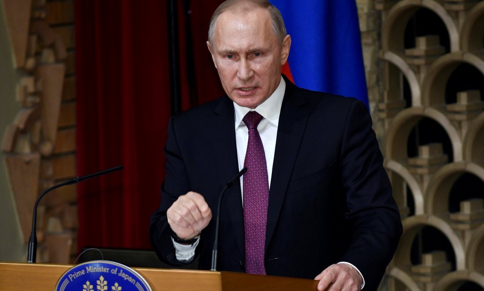 Russian President Vladimir Putin speaks during a joint news conference with Japanese Prime Minister Shinzo Abe (not pictured) at Abe's official residence in Tokyo, Japan, 16 December 2016. REUTERS/Franck Robichon/Pool