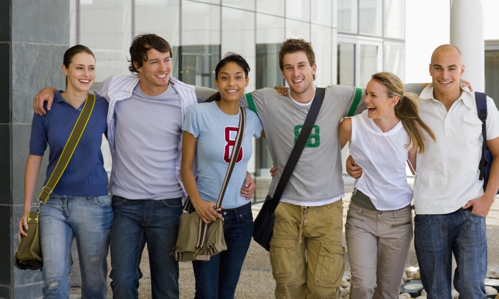 ljudi mladi sreća osmijeh