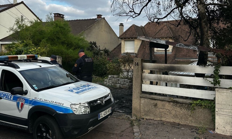 Policija ispred kuće Vincenta Jeanbruna