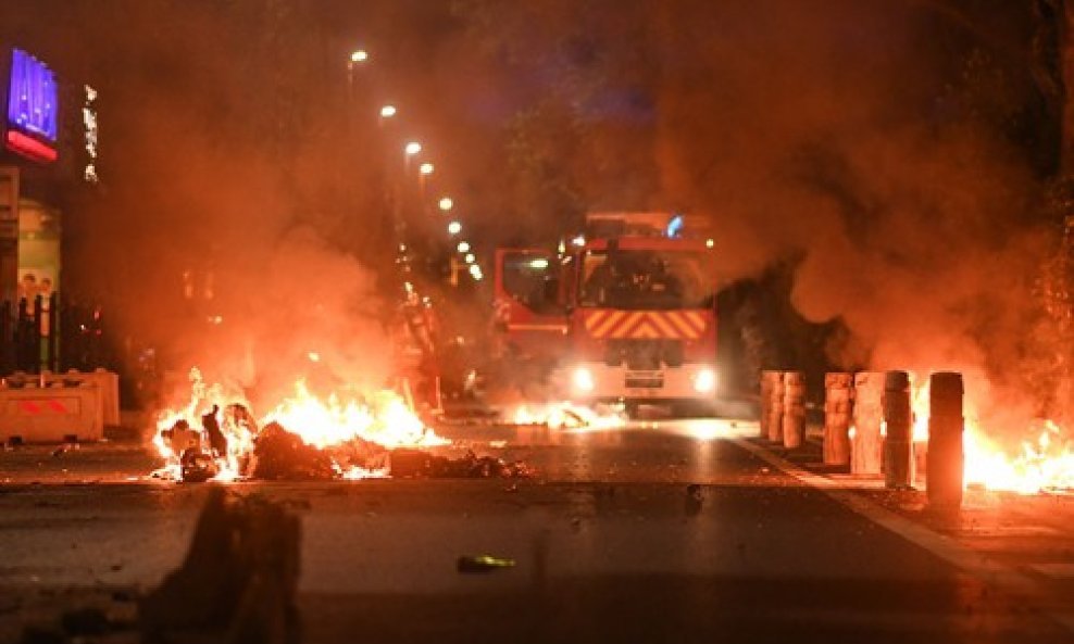 Protesti u predgrađu Pariza