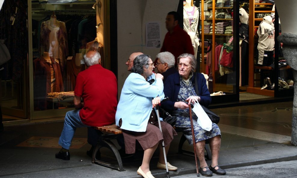 Stariji ljudi u Italiji / Ilustracija