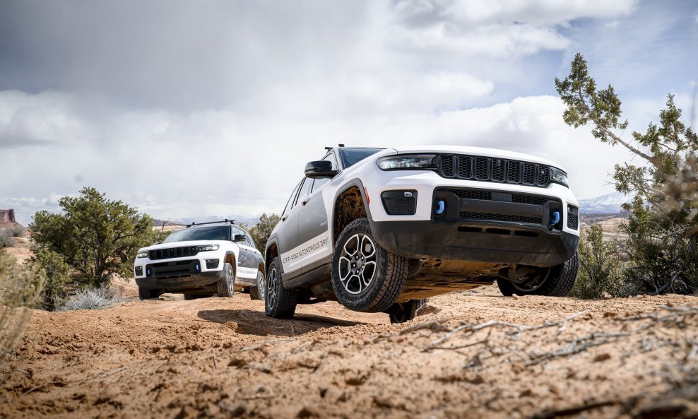 Jeep Grand Cherokee 4xe i autonomna terenska vožnja