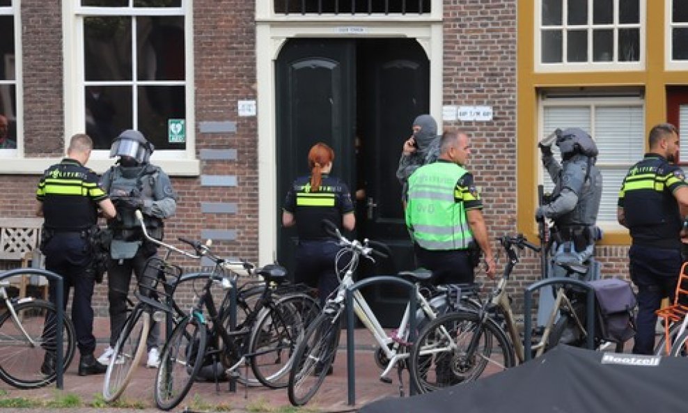 Napad nožem u Leidenu, Nizozemska