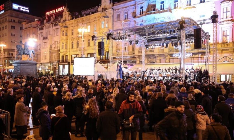 Komemoracija za sve poginule u terorističkom napadu u Parizu (6)