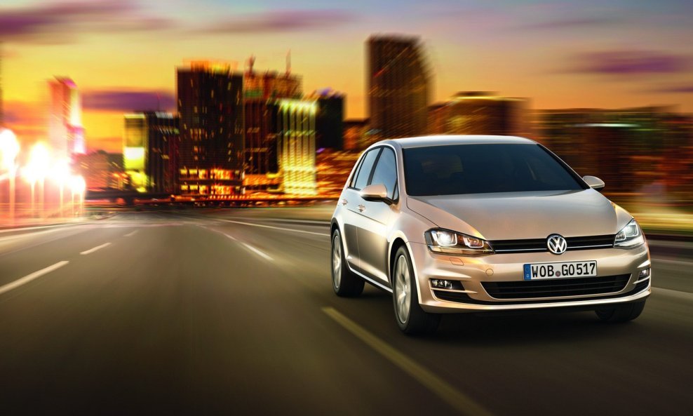 2013-VW-Golf-Seven-14[2]