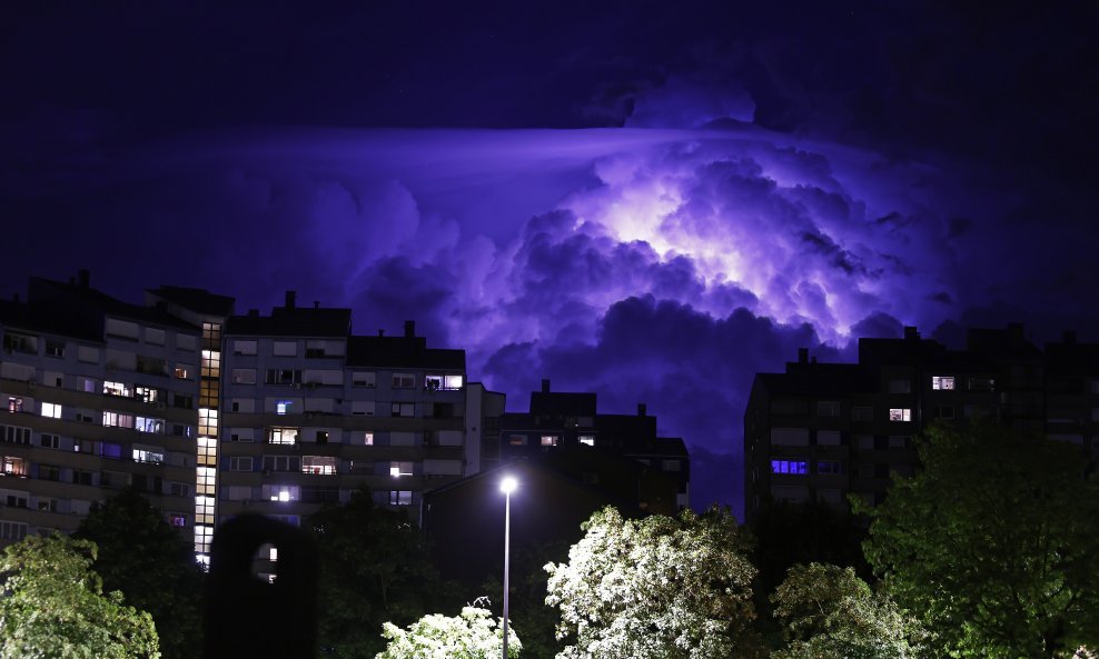 Olujno nebo iznad Ljubljane