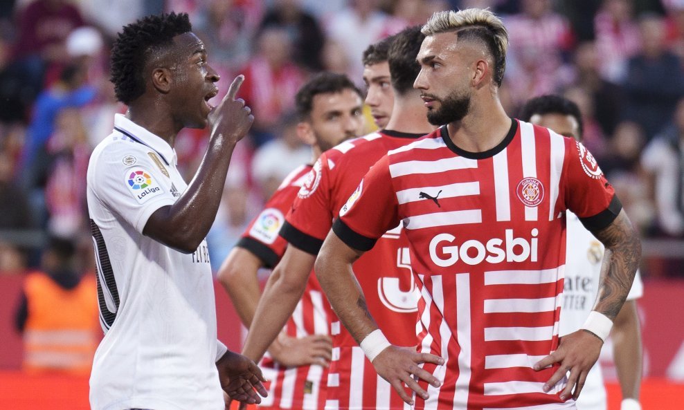 Valentín Taty Castellanos (desno) vs. Vinicius Jr.