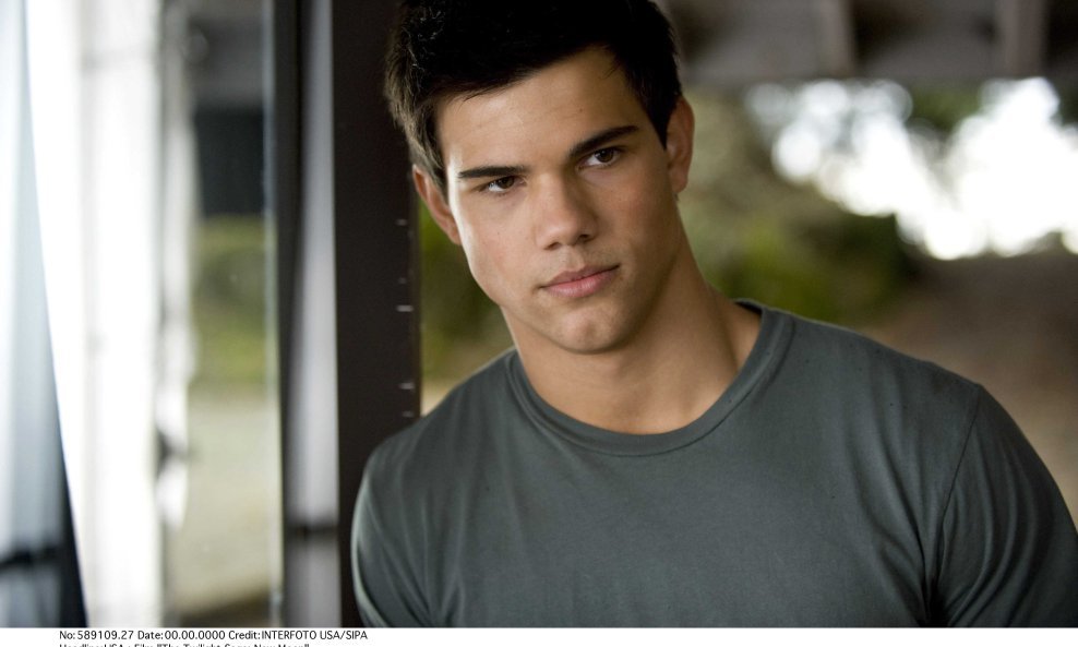 TAYLOR LAUTNER