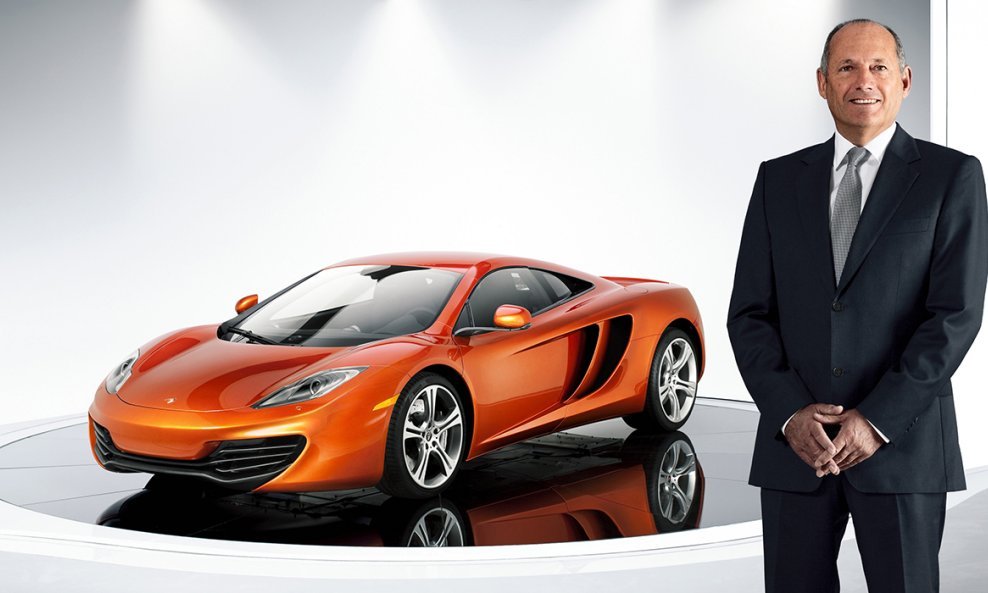 Ron Dennis pored McLarena MP4-12C