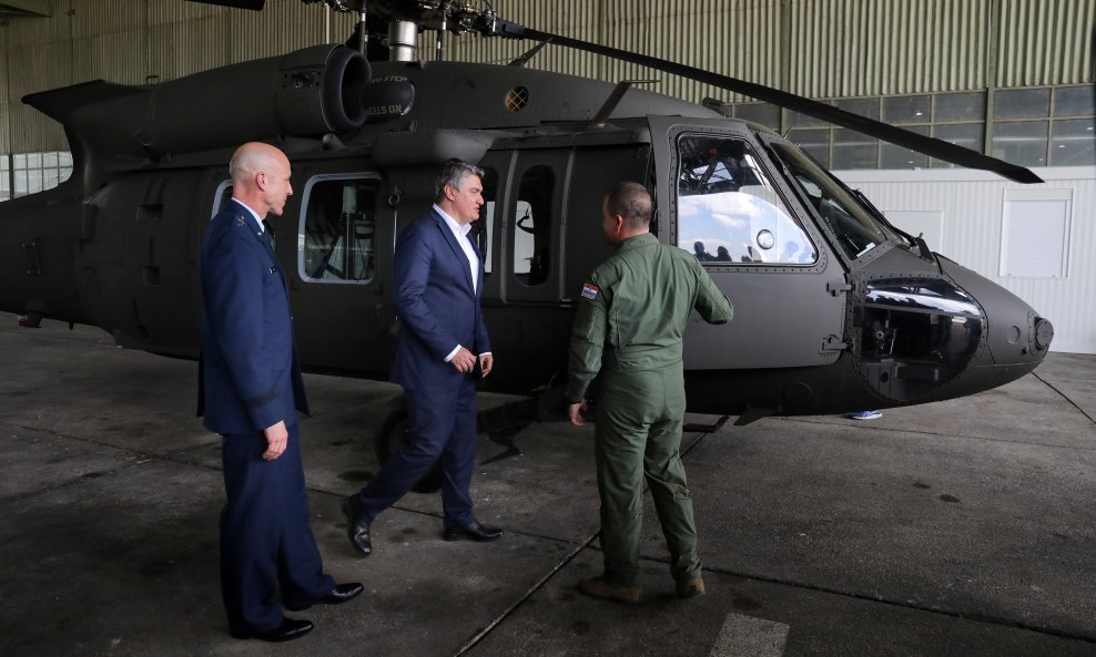 Zoran Milanović na preuzimanju helikoptera Black Hawk na Plesu 2022.