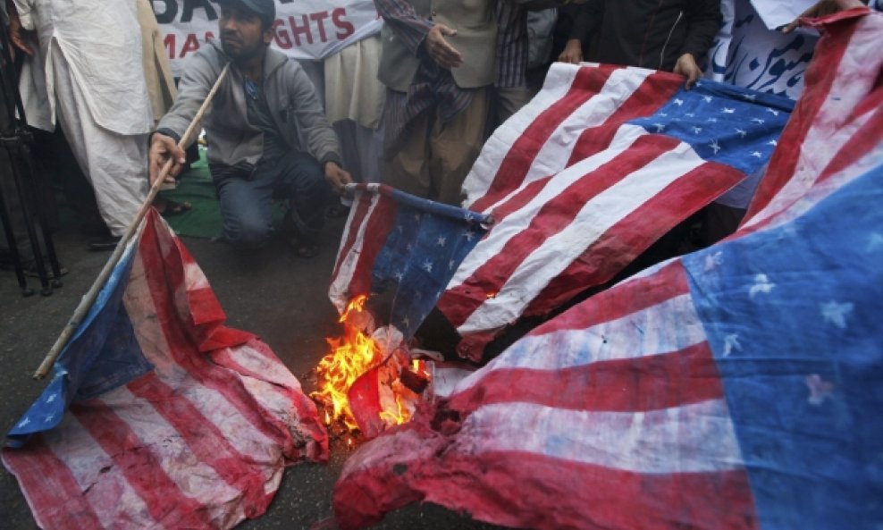 Paljenje američke zastave u Pakistanu