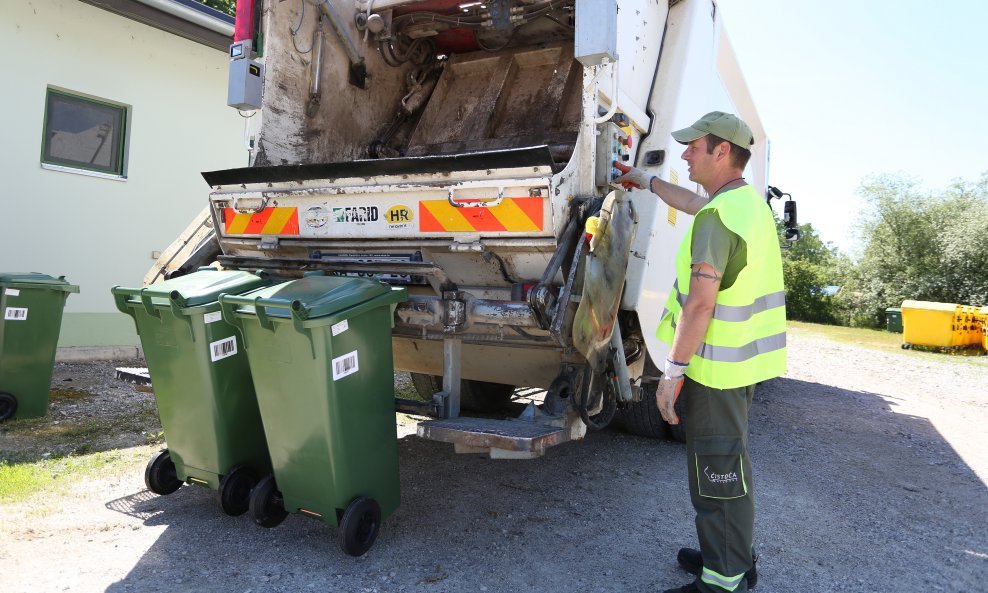 Ilustracija/Odvoz otpada u Karlovcu