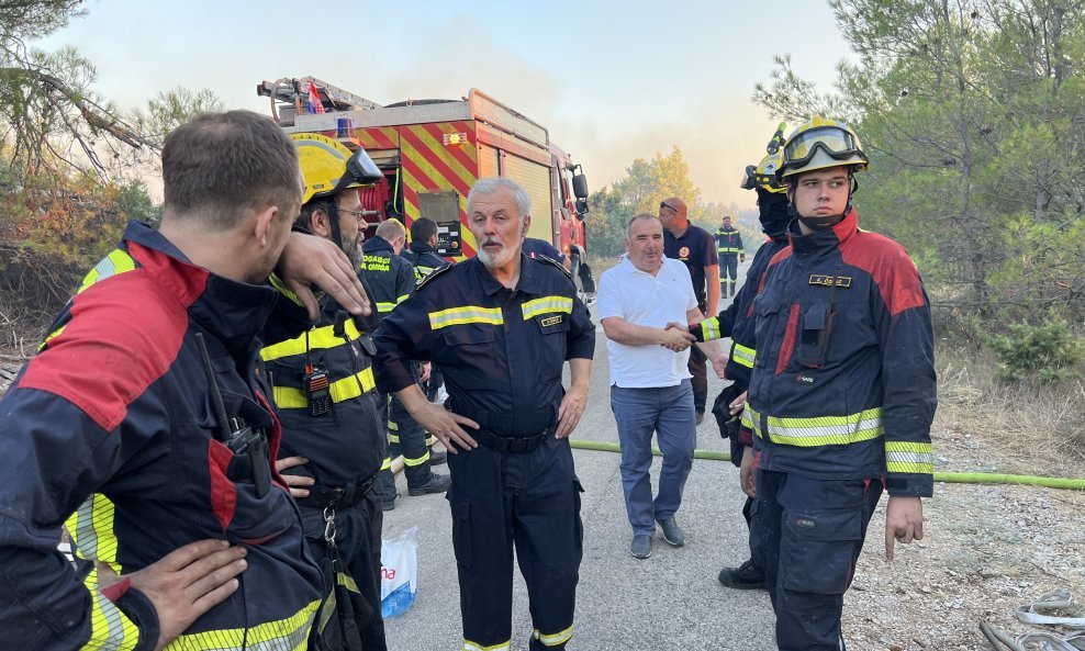 Ante Sanader na požarištu na otoku Čiovu