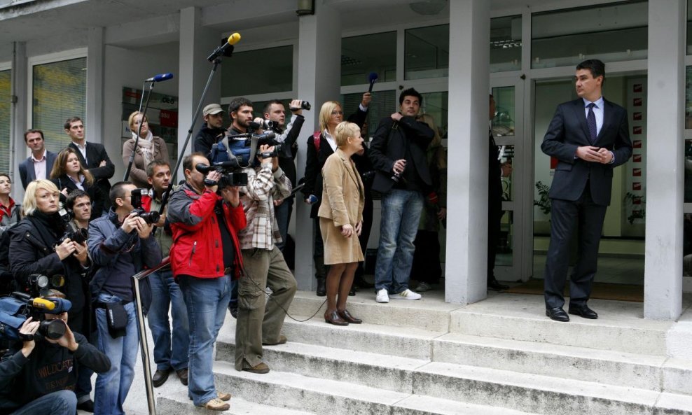 Novinari u iščekivanju Godota na Iblerovom trgu središnjica SDP-a Zoran Milanović