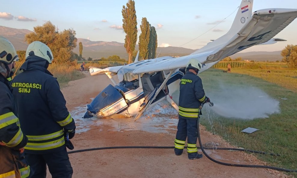 Avion Cessna 172 9A-DMA oštećen je prilikom slijetanja u sinjsku zračnu luku