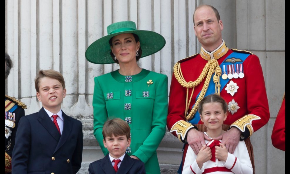 Kate Middleton i princ William s djecom - prinčevima Georgeom i Louisom i princezom Charlotte