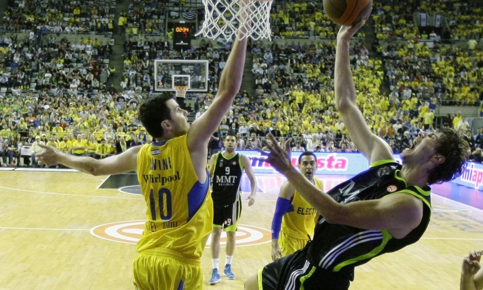 Maccabi - Real Madrid, Nikola Mirotić i Guy Pnini