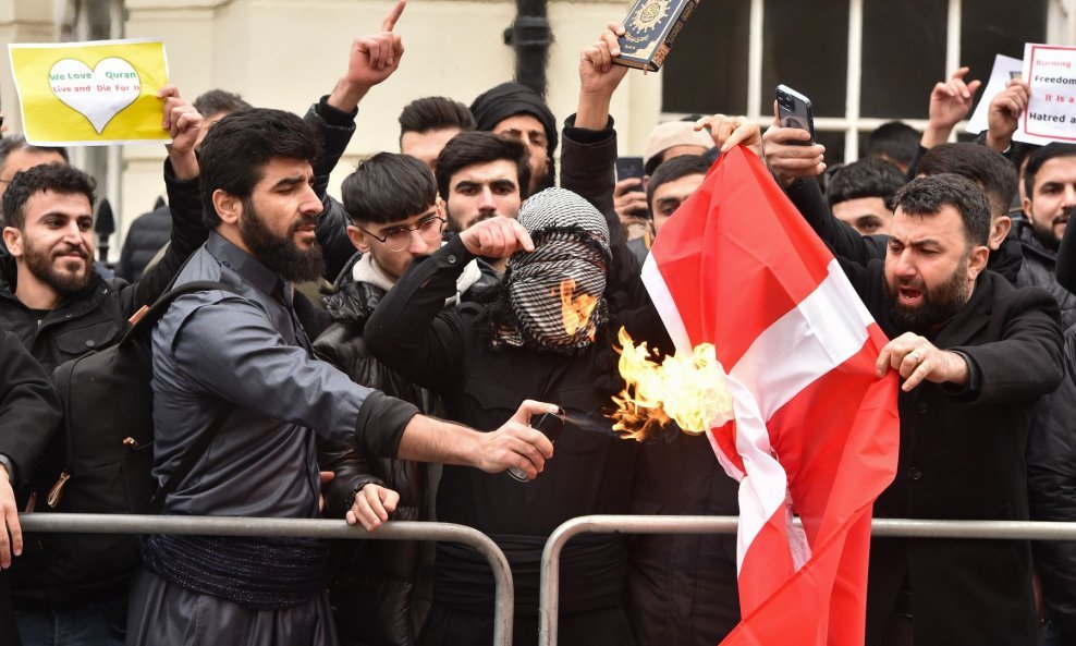 Danska popušta prijetnjama iz muslimanskog svijeta zbog paljenja Kurana te najavljuju zabranu takve vrste prosvjeda