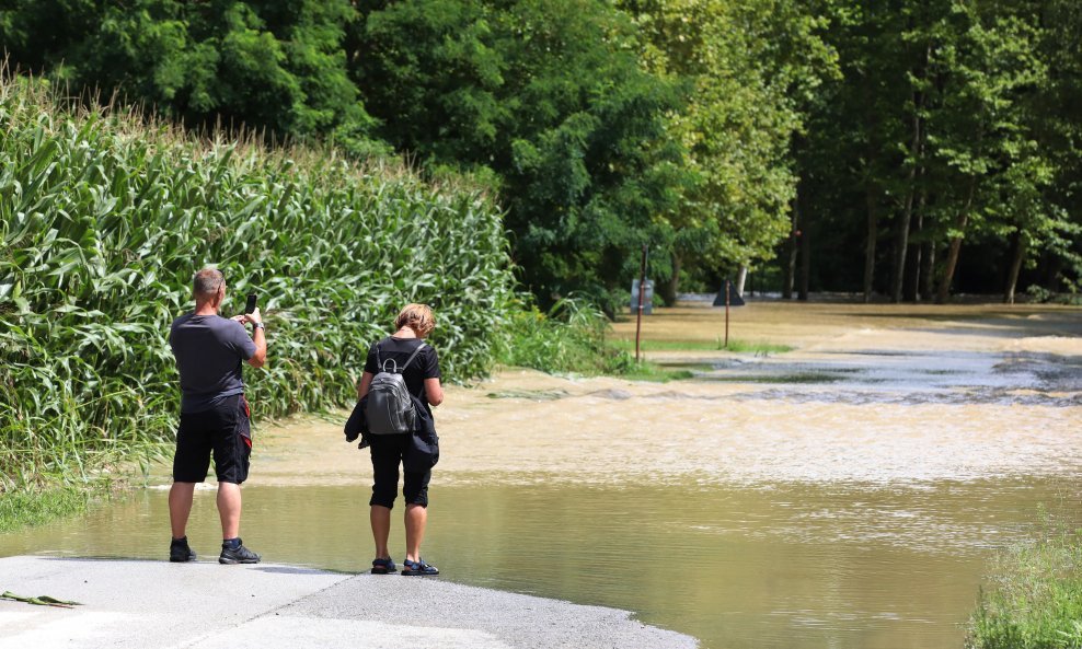 Drava se se kod Koprivnice izlila u Šodericu