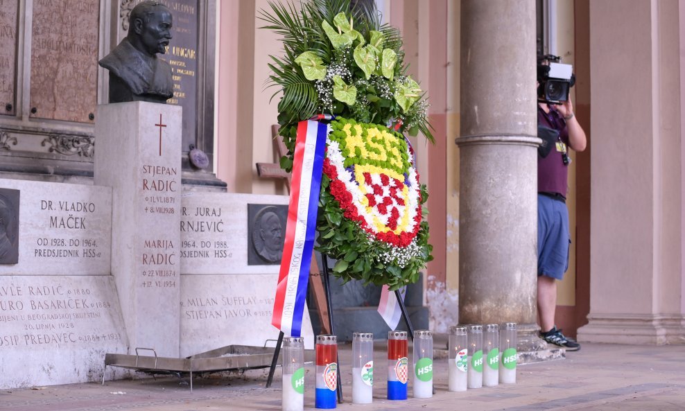 Delegacija HSS-a na groblju povodom obilježavanja 94. obljetnice smrti Stjepana Radića