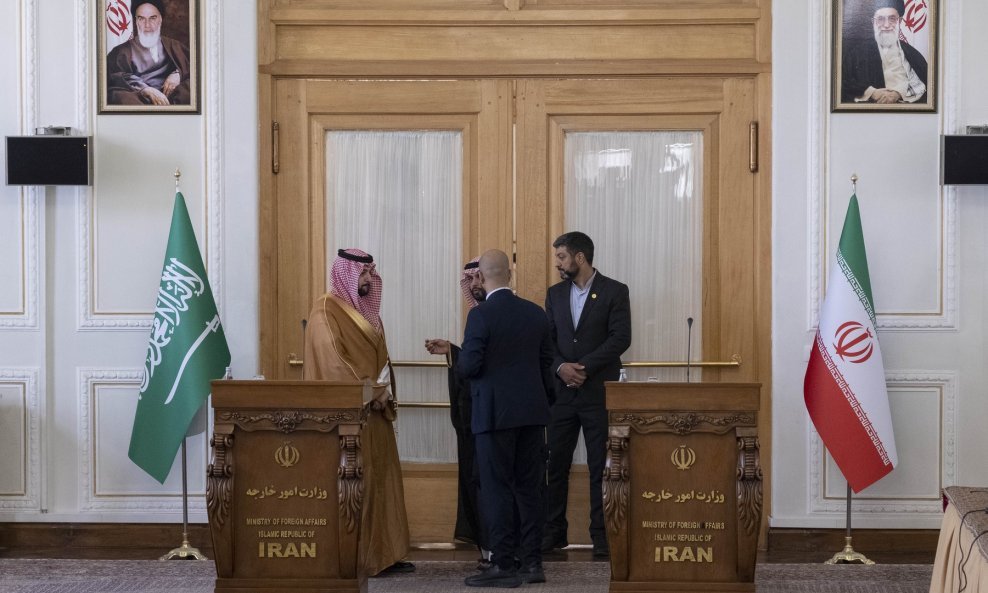 Saudijski šef diplomacije Faisal Bin Farhan (lijevo)